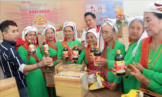 Điểm đến du lịch làng nghề truyền thống - Bài 1: Nơi lưu giữ nhiều giá trị văn hóa