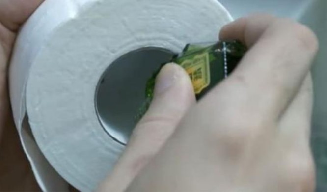 Chỉ cần nhỏ vài giọt dầu gió vào cuộn giấy vệ sinh và khám phá lợi ích không ngờ, ai cũng nên thử