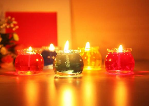 Đại kỵ: Đừng nên thổi tắt nến trên bàn thờ, lý do vì sao?