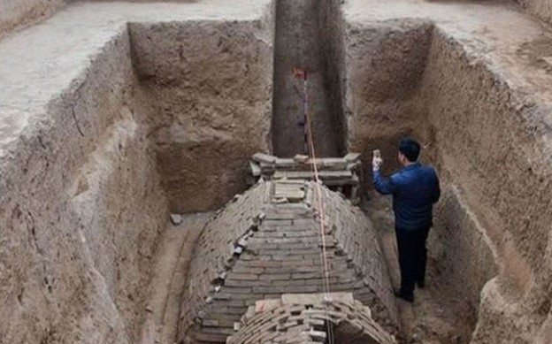 Lăng mộ chôn 4 bộ hài cốt trẻ em dưới 4 góc: Thành phần kim loại tìm thấy trong xương vạch trần hủ tục mai táng bất nhân