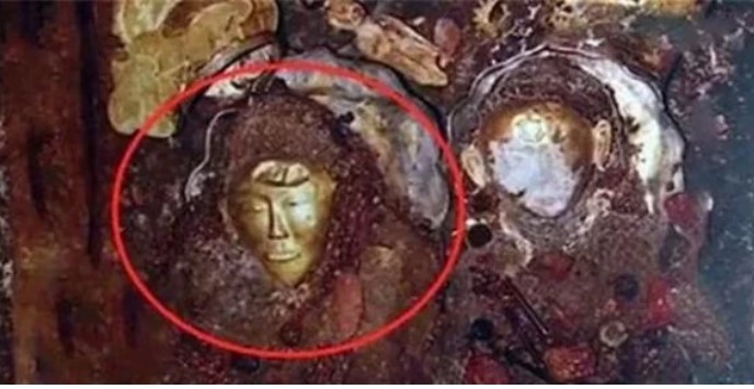 Thứ 'kinh thiên động địa' trong ngôi mộ ngàn năm khiến các chuyên gia ngỡ ngàng