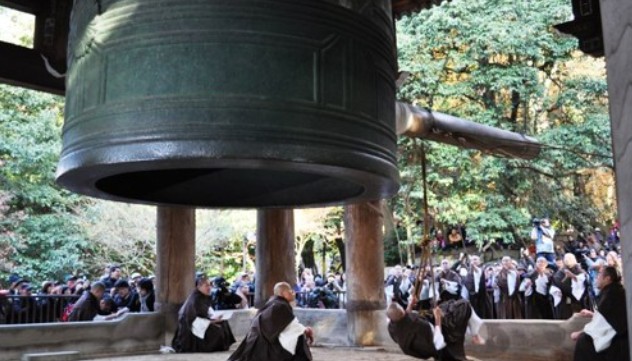 Những tục lệ đón năm mới nổi tiếng trên thế giới