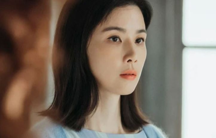 Vợ cũ của chồng qua đời, tôi lặng lẽ đội khăn tang và ngồi bên linh cữu: Cuộc đời chưa bao giờ nghiệt ngã đến thế