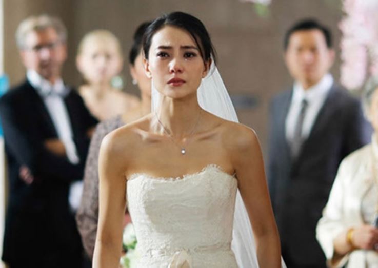 Tình cũ của chú rể lên sân khấu "làm trò", cô dâu tung đòn chí mạng khiến cả hôn trường cười ngả nghiêng