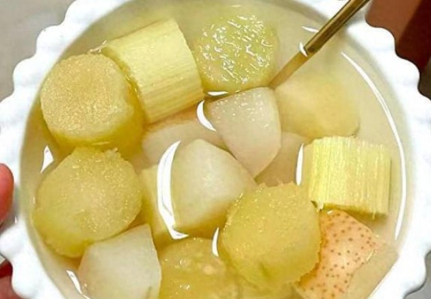 Mùa đông nấu mía có tác dụng rất tốt, làm ẩm da khô mùa đông, giải độc, bồi bổ dạ dày. Thật đáng tiếc nếu không biết