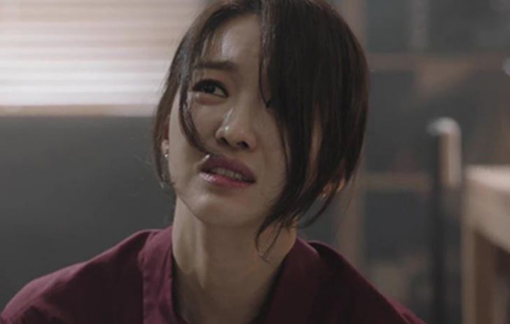 Ngày đính hôn, mẹ chồng tặng thẻ ngân hàng rỗng, tôi sững sờ trước sự thật đau lòng