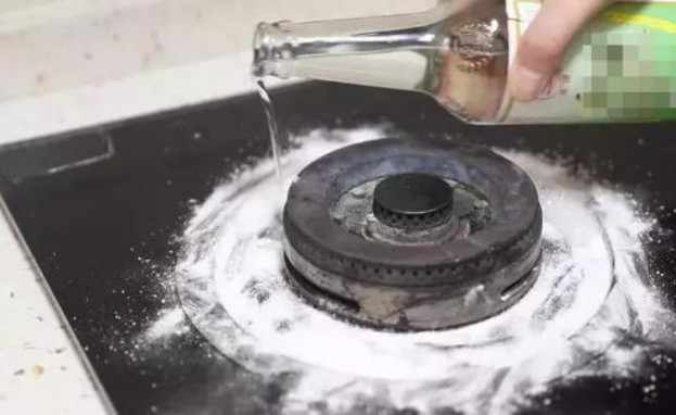 Bỏ túi ngay mẹo tiết kiệm 'tiền triệu' với giấm trắng, bếp gas nhà nào cũng nên áp dụng