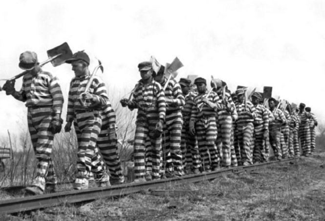 Vì sao quần áo tù nhân của lại có màu sọc trắng đen, khiến tội phạm ám ảnh?