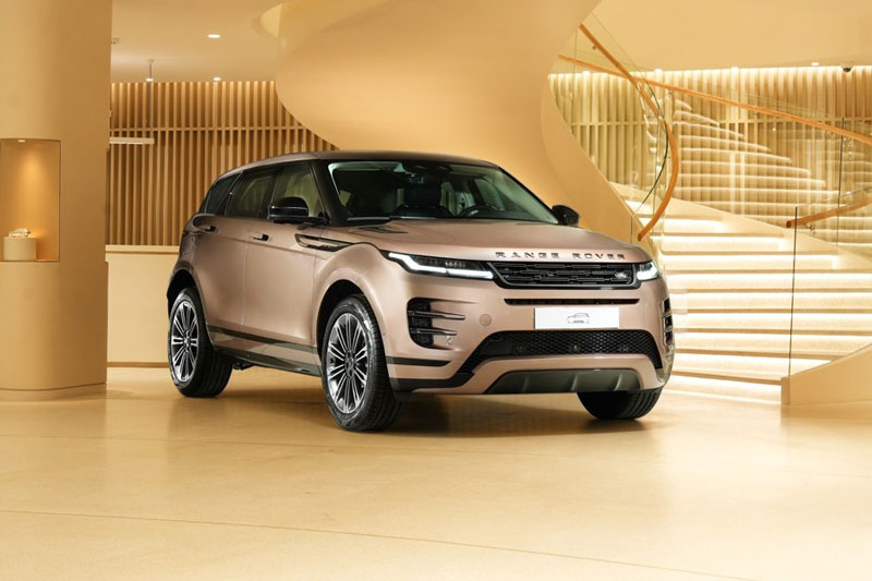 Range Rover Evoque 2025 chốt giá từ hơn 2,9 tỷ đồng tại Việt Nam: Thiết kế tối giản, động cơ hybrid