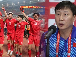 HLV Kim Sang-sik tặng món quà đặc biệt cho ĐT Việt Nam, tiết lộ đặc quyền hiếm có sau AFF Cup 2024