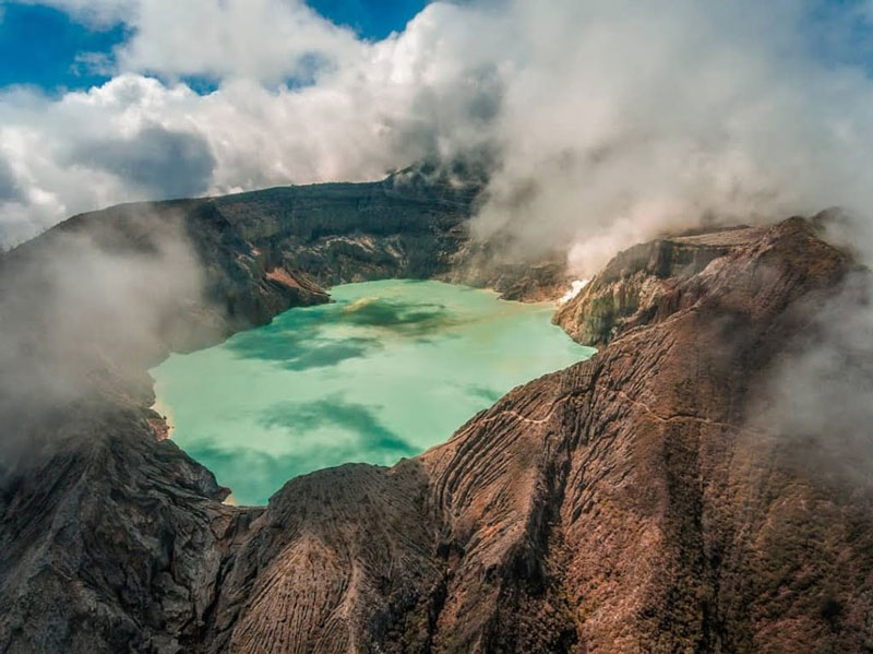 H&#x1ED3; axit l&#x1EDB;n nh&#x1EA5;t th&#x1EBF; gi&#x1EDB;i trong l&#xF2;ng n&#xFA;i l&#x1EED;a &#x1EA9;n ch&#x1EE9;a b&#xED; m&#x1EAD;t kinh ho&#xE0;ng gi?