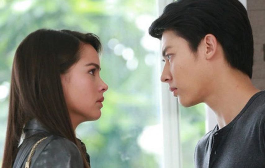 Đêm tân hôn kinh hoàng: Chồng cũ đột ngột xông vào, đặt tiền xuống bàn rồi lên tiếng 'hạ màn đi, bằng này đủ chưa'