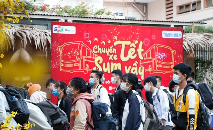 'Chuyến xe mùa xuân' đưa người lao động khó khăn về quê đón Tết