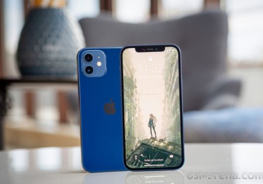 iPhone 12 giá chỉ 11 triệu đầu năm 2025, màn OLED xịn như iPhone 16, bỏ xa Samsung Galaxy A55 5G