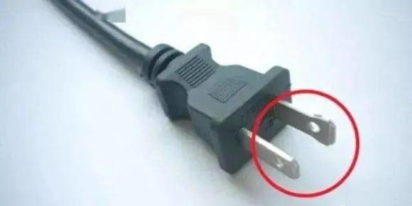 B&#xED; m&#x1EAD;t v&#x1EC1; chi&#x1EBF;c l&#x1ED7; nh&#x1ECF; tr&#xEA;n ph&#xED;ch c&#x1EAF;m &#x111;i&#x1EC7;n m&#xE0; 99% ng&#x1B0;&#x1EDD;i d&#xF9;ng kh&#xF4;ng h&#x1EC1; hay bi&#x1EBF;t, h&#xF3;a ra l&#x1EA1;i si&#xEA;u h&#x1EEF;u &#xED;ch