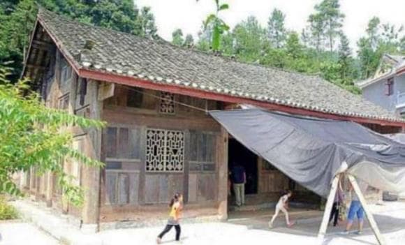 Ngôi nhà cấp bốn lụp xụp được trả 35 tỷ đồng gia chủ vẫn không bán, bên trong có gì?