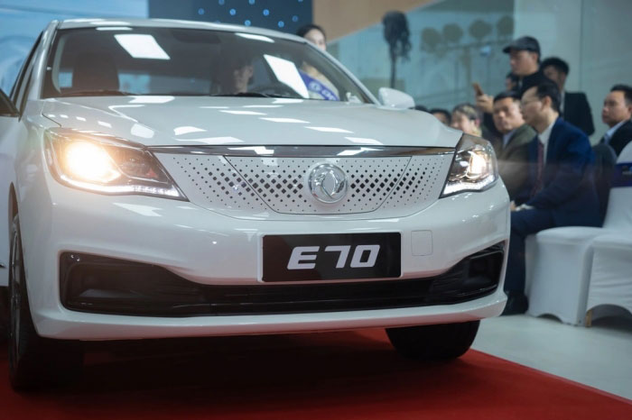 Mẫu sedan hạng C mới tinh ra mắt tại Việt Nam: Hạ 'knock out' Mazda 3 và KIA K3, giá 689 triệu đồng