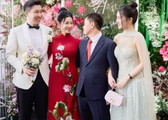 Thông tin ít ai biết về bố mẹ của Phương Nhi: Đều là doanh nhân có tiếng ở thành phố Thanh Hóa