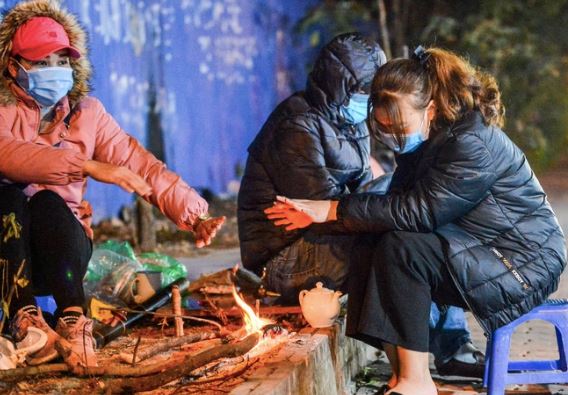 Ảnh hưởng của không khí lạnh khiến miền Trung có mưa to, miền Bắc đón thời tiết xấu