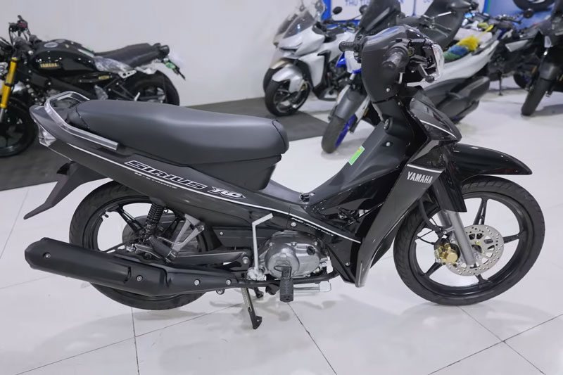 Cận cảnh Yamaha Sirius RC màu đen, giá 21,993 triệu đồng