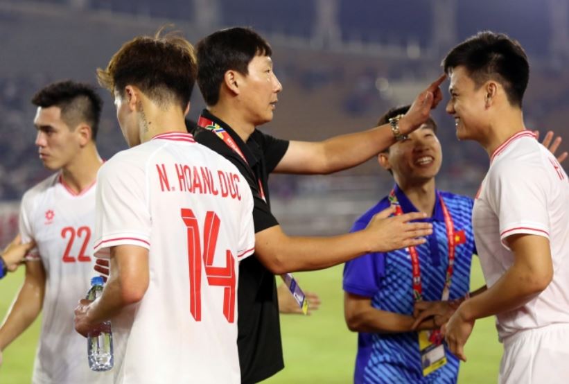 HLV Kim Sang-sik thay đổi kế hoạch gây ngỡ ngàng, ĐT Việt Nam có biến động lớn?