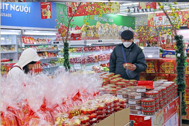 Thị trường bánh kẹo Tết: Đa dạng mẫu mã, lượng hàng tăng 10 - 15%