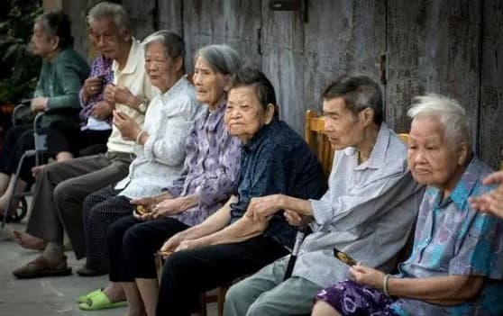 'Càng lớn lên tôi càng sợ người thân'! Đừng trở thành 3 kiểu người này nếu không muốn những năm tháng cuối đời đau khổ