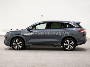Hãng xe vừa vào Việt Nam giới thiệu SUV công suất 789 mã lực, nội thất tiện nghi, giá gần 1 tỷ đồng