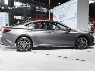 Ngắm Toyota Camry phiên bản đặc biệt với thiết kế thể thao, động cơ hybrid, giá hơn 660 triệu đồng