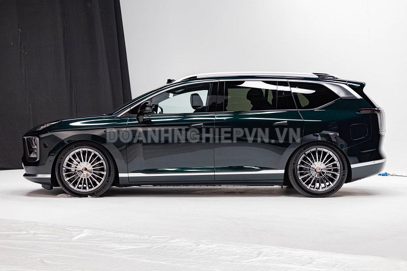 SUV dài hơn 5,1 mét, công suất 340 mã lực, nội thất sang chảnh, giá hơn 1,1 tỷ đồng