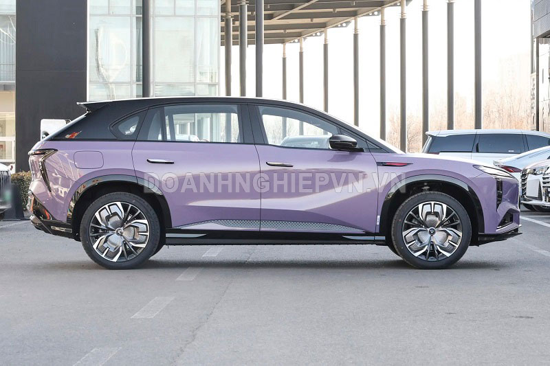 SUV dùng hệ thống treo khí nén, công suất 610 mã lực, giá ngang Toyota Corolla Cross