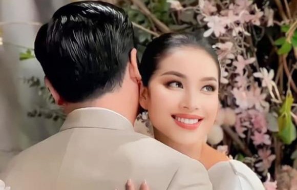 Tại sao Phạm Hương giấu chồng?