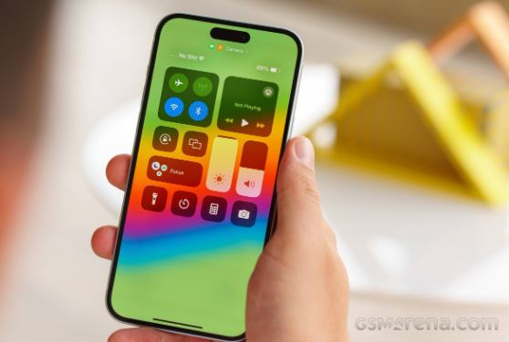 iPhone 15 Plus chìm sâu thấu đáy màn lớn có Dynamic Island rẻ nhất Việt Nam, đe nẹt Galaxy S24 Ultra