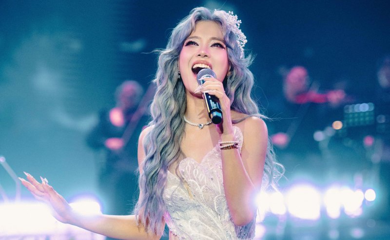 Hoàng Yến Chibi bật khóc trên sân khấu, gửi lời cảm ơn đặc biệt đến một người