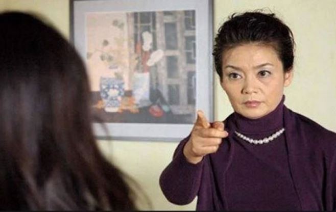 Mẹ chồng hối hận muộn màng, bi kịch từ sự nuông chiều con trai quá mức