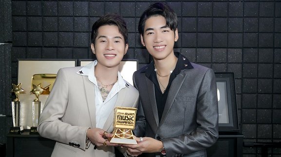 Sự đối lập giữa Jack - K-ICM: Người chung thuỷ với bạn gái từ lớp 11, người bỏ con, cắm sừng bạn gái