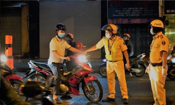 Không chấp hành yêu cầu kiểm tra nồng độ cồn của cảnh sát bị phạt bao nhiêu tiền theo quy định mới?