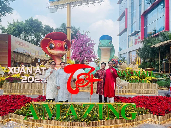 Đường hoa Menas Mall Xuân Ất Tỵ 2025 mở cửa từ ngày 18/1 -- 7/2.