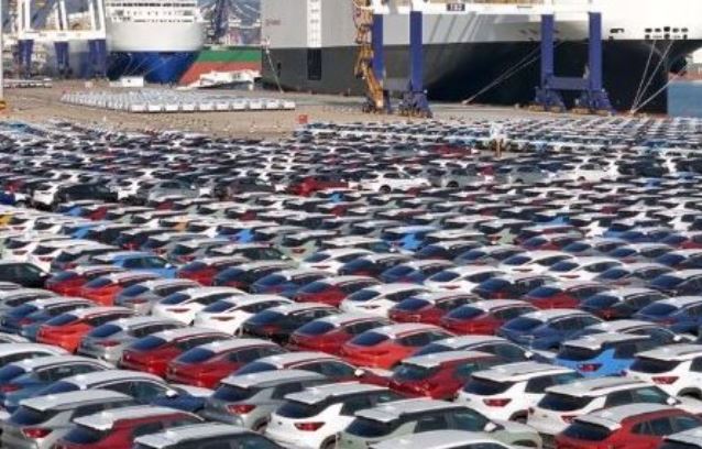 Không chỉ kiếm đậm nhờ doanh số xe điện tăng vọt, ít người biết Trung Quốc còn thu đậm bán xe cũ đến quốc gia này