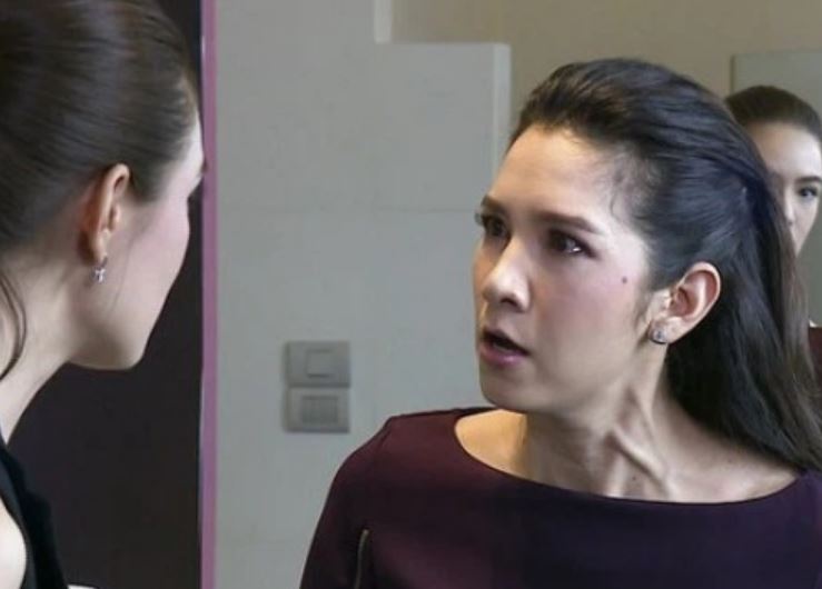 M&#x1EB9; ch&#x1ED3;ng d&#x1EB1;n m&#x1EB7;t v&#xE0; &#x111;&#x1B0;a ra y&#xEA;u c&#x1EA7;u &quot;&#x111;i&#xEA;n r&#x1ED3;&quot; khi bi&#x1EBF;t t&#xF4;i t&#x1EB7;ng b&#x1EA1;n th&#xE2;n trong ng&#xE0;y c&#x1B0;&#x1EDB;i