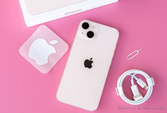 iPhone 13 màu hồng bắt mắt giá cực rẻ chỉ 12,6 triệu cận Tết, trang bị vẫn xịn đủ so kè với Galaxy S24