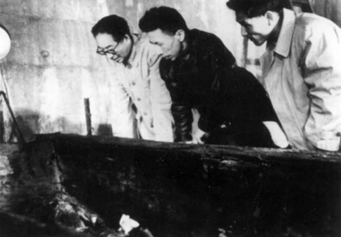 Sự thật cặp vợ chồng mang gỗ lăng mộ đế vương về làm tủ, khiến 4 đứa con dính lời nguyền chết thảm