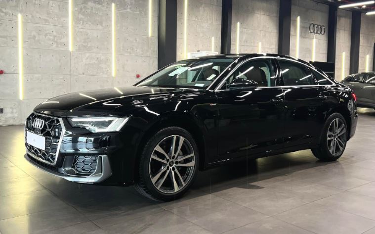 Cận cảnh Audi A6 2025 vừa ra mắt tại đại lý Việt