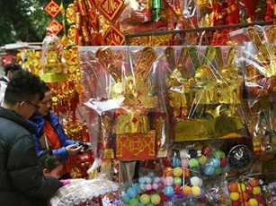 Tết ông Công ông Táo: Hàng hóa phong phú, giá không tăng