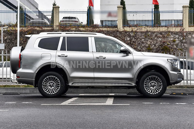 SUV công suất 863 mã lực, trang bị tối tân, giá dễ tiếp cận, ‘đe nẹt’ Toyota Land Cruiser