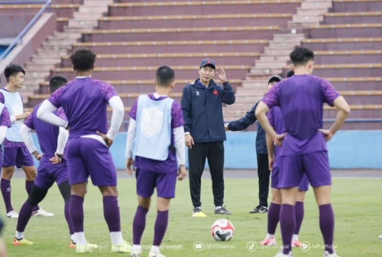 HLV Kim Sang-sik 'chiêu mộ' Son Heung-min, mở đường cho cầu thủ Việt Nam xuất ngoại?