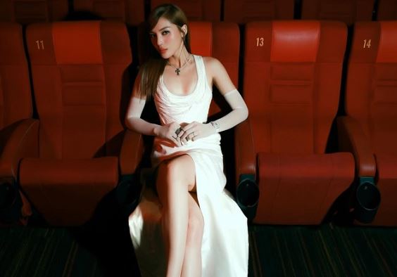 Ảnh 'nét căng' của Kỳ Duyên, body quá 'cháy' khiến nhiều chị em phải 'xin vía'