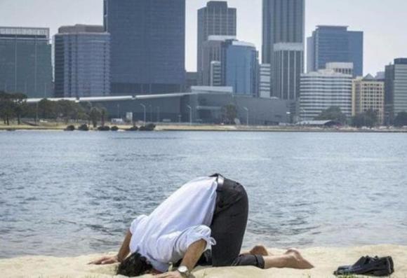 V&#xEC; sao ng&#x1B0;&#x1EDD;i b&#x1ECB; b&#x1EC7;nh d&#x1EA1;i kh&#xF4;ng th&#x1EC3; ch&#x1ECB;u &#x111;&#x1B0;&#x1EE3;c ti&#x1EBF;ng n&#x1B0;&#x1EDB;c? S&#x1EF1; th&#x1EAD;t r&#xF9;ng m&#xEC;nh &#x111;&#x1EB1;ng sau hi&#x1EC7;n t&#x1B0;&#x1EE3;ng k&#x1EF3; l&#x1EA1; n&#xE0;y