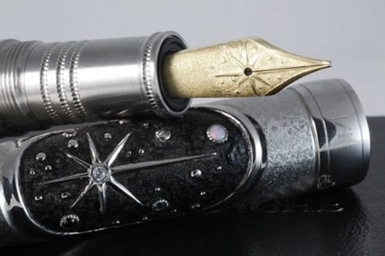 ‘Choáng’ với những chiếc bút làm từ ‘sắt của trời’ hơn 4 tỷ năm tuổi, có giá cao ngất ngưởng