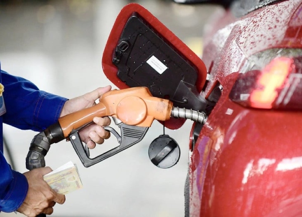 Giá xăng giảm trước kỳ nghỉ Tết 